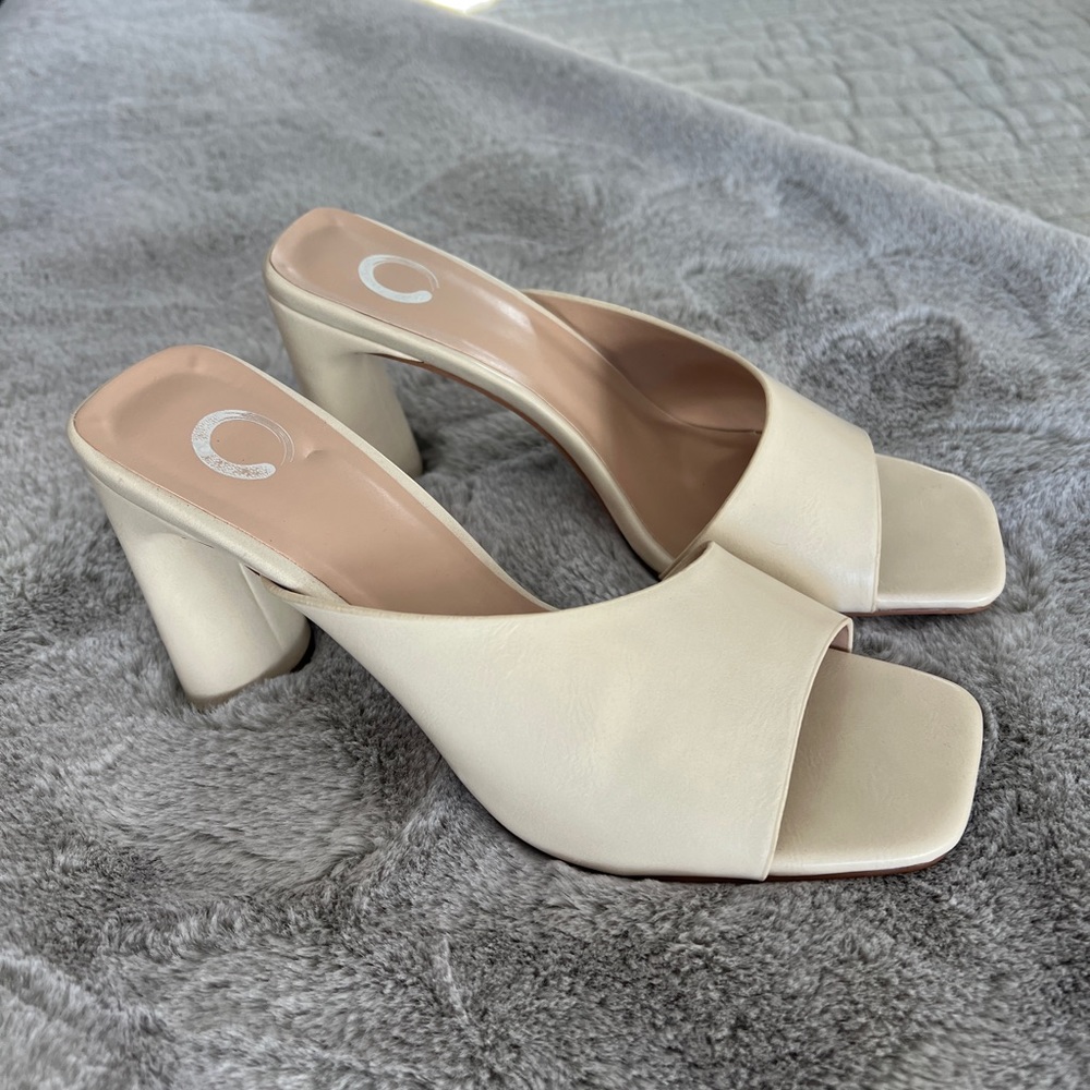 Cream Modern Heeled Mule size 7.5